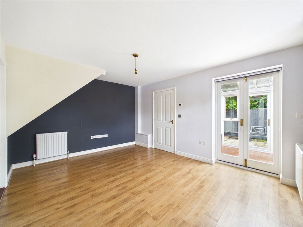 Property photo 2 of 9 Picture No. 18