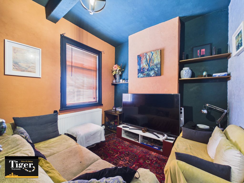 Property photo 3 of 12