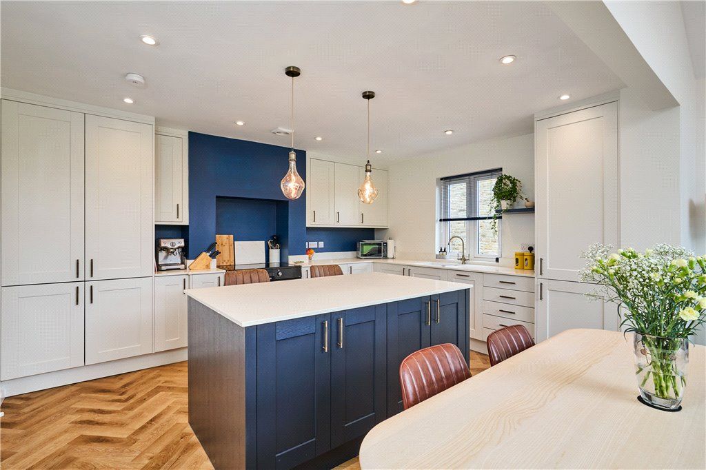 Property photo 3 of 20 Living Kitchen