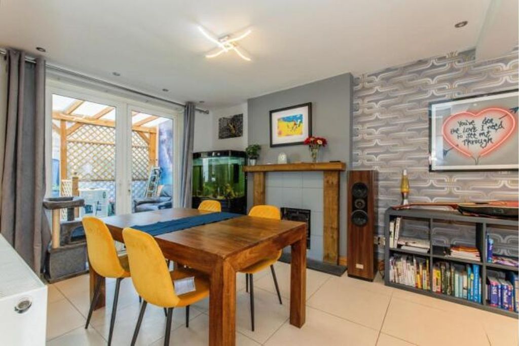 Property photo 3 of 15 Dining Area