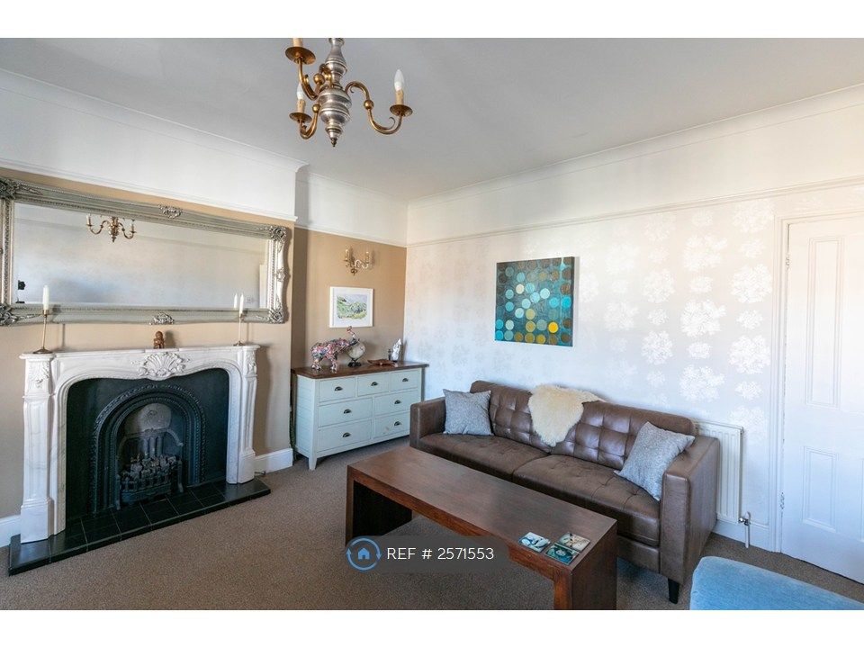 Property photo 2 of 15 Lounge