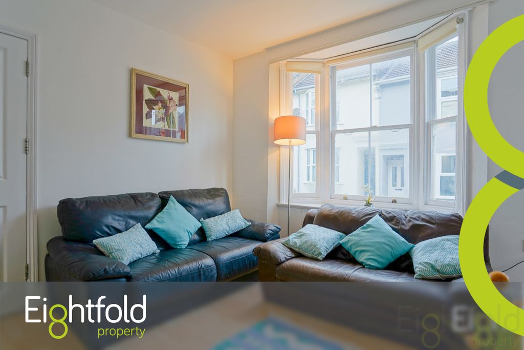 Property photo 1 of 13 Living Room