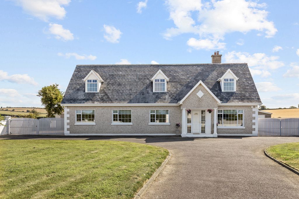 Property photo 1 of 41