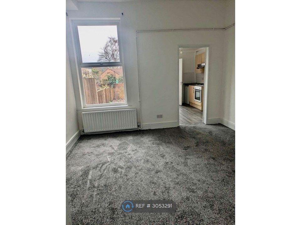 Property photo 1 of 6 Large Lounge Showing Private Garden