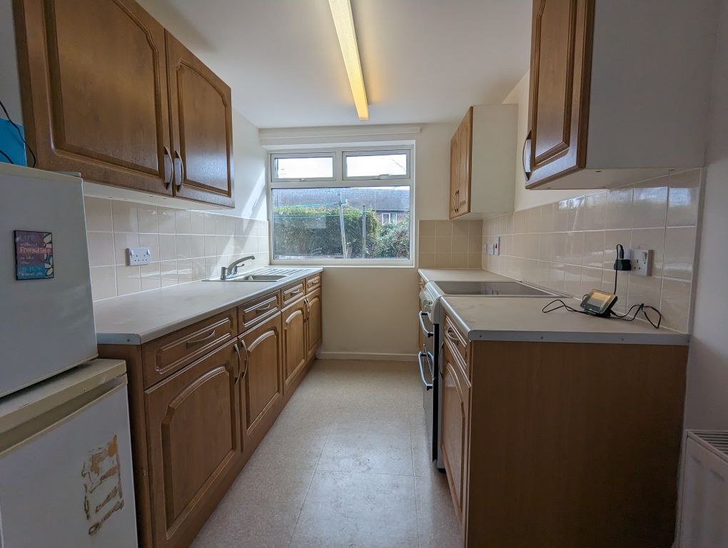 Property photo 3 of 6 Kitchen