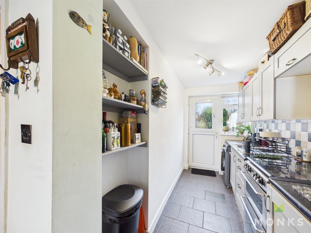 Property photo 2 of 11 Cam01348G0-Pr0777-Still004.Jpg