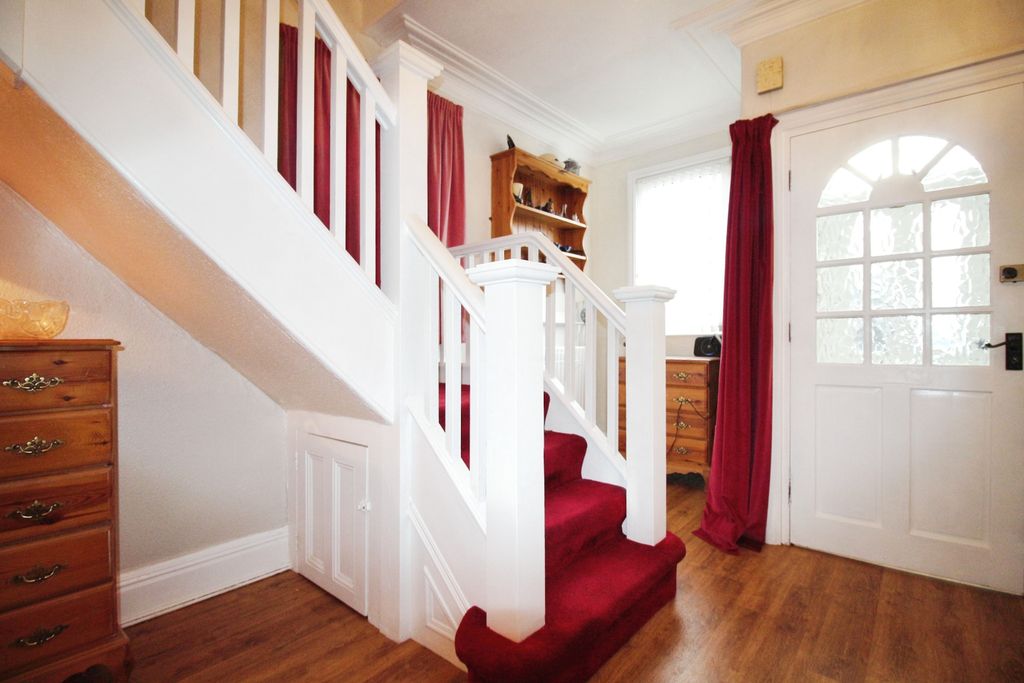 Property photo 2 of 25 Entrance Hall