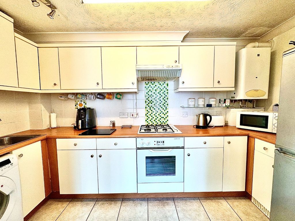 Property photo 2 of 16 4388082