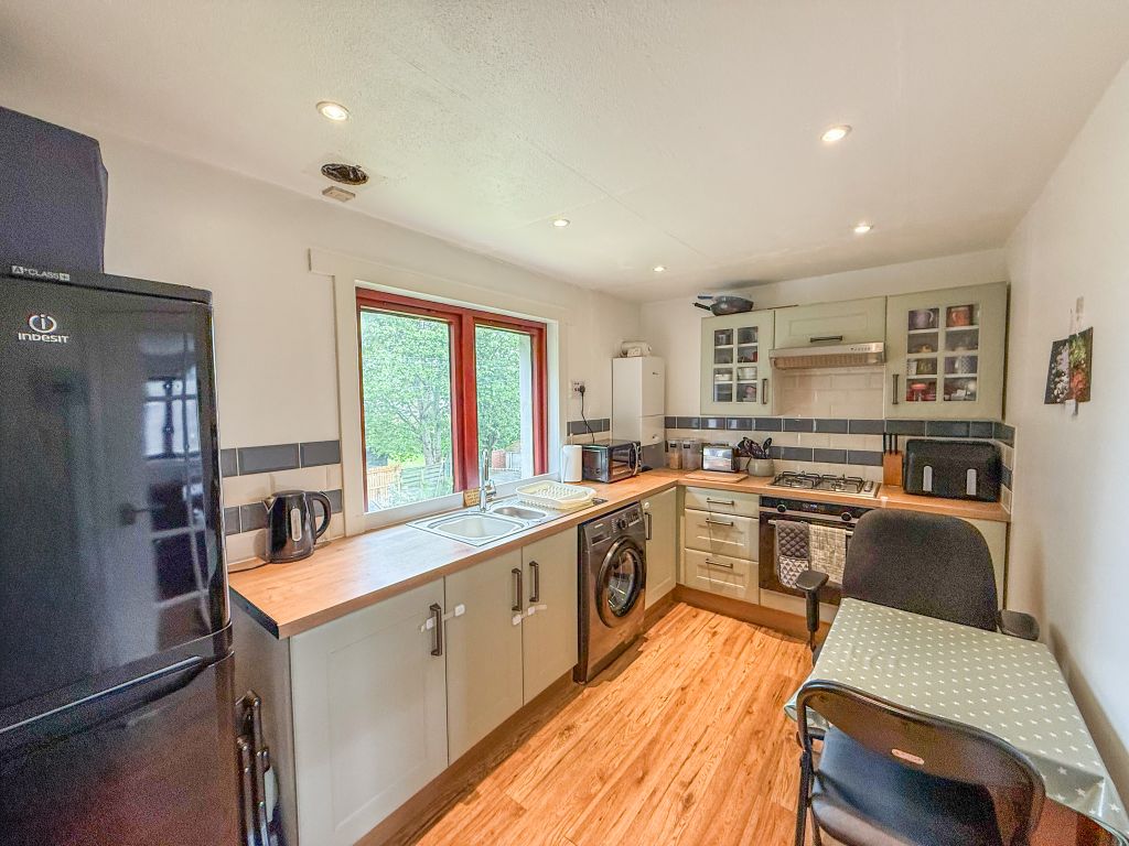 2 bed flat for saleQueens Road, Comrie PH6 photo 4