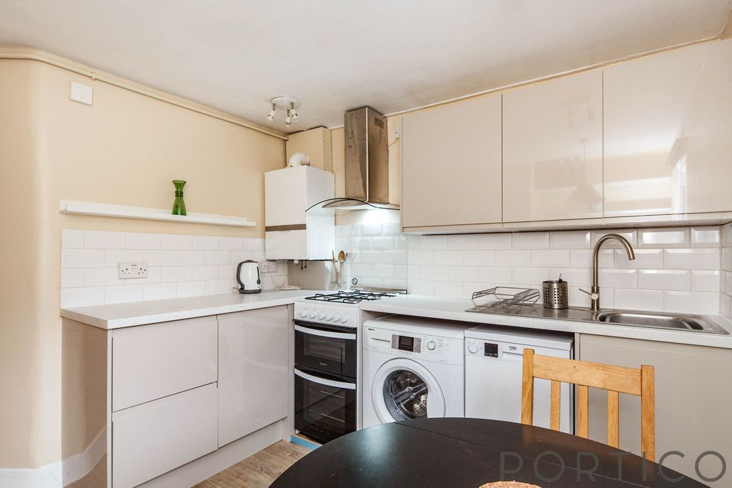 Property photo 2 of 10 1