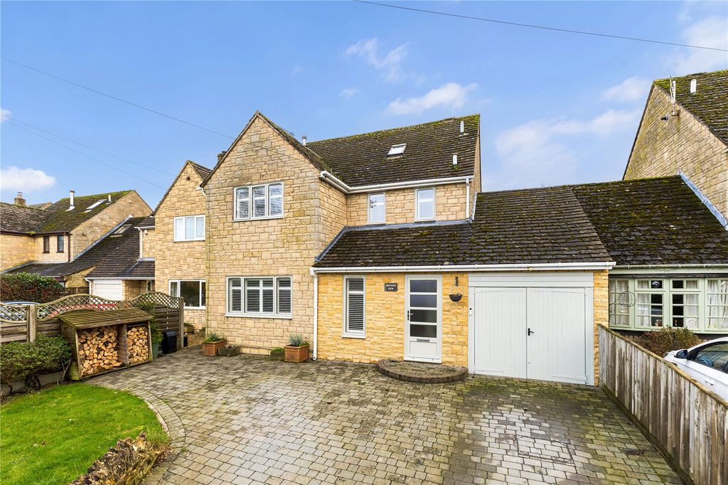 Property photo 1 of 14 9 Orchard View