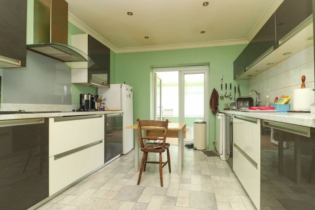 Property photo 2 of 13 Picture 2