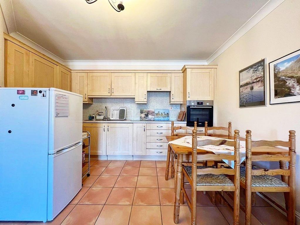 Property photo 2 of 11 Kitchen