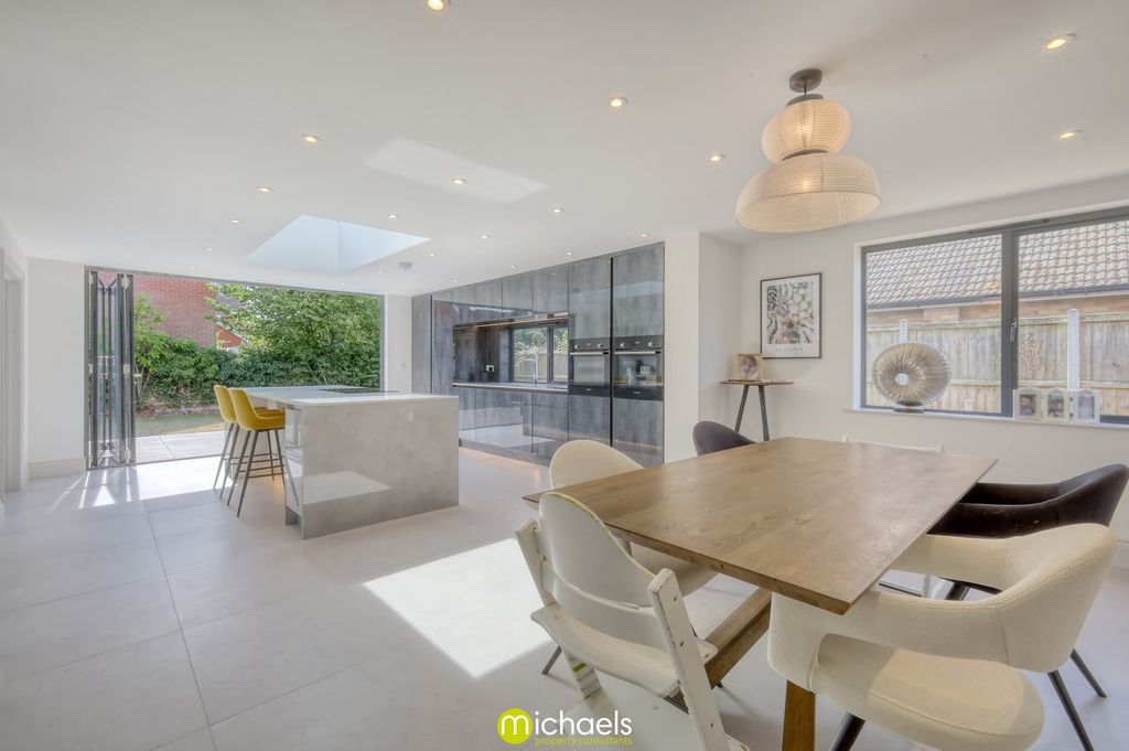 Property photo 3 of 31