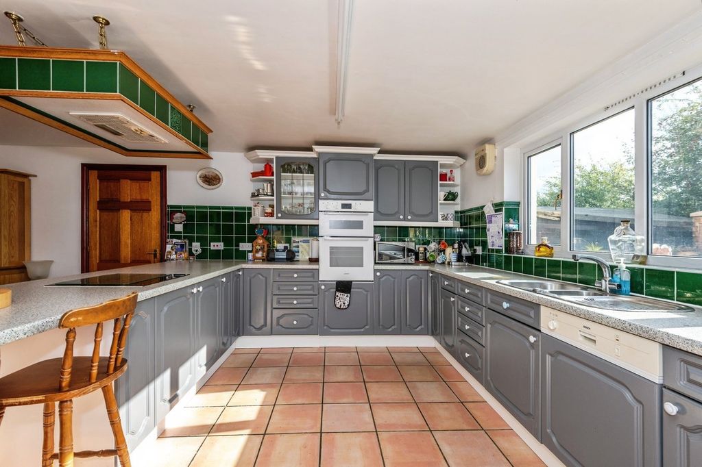 Property photo 3 of 24