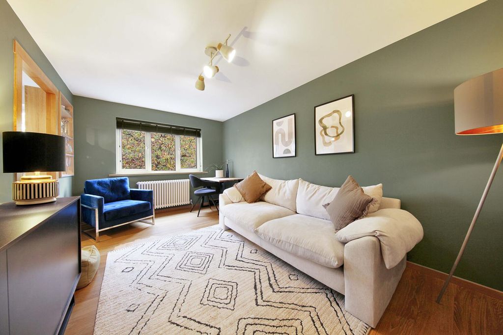 Property photo 1 of 10 Living Room