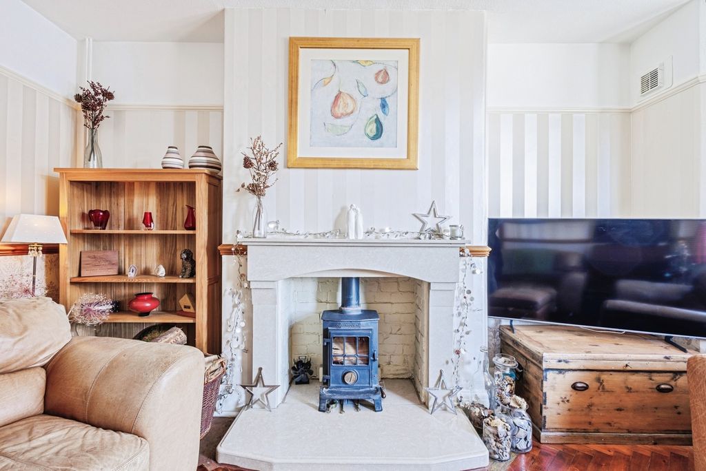 Property photo 3 of 17 Photo