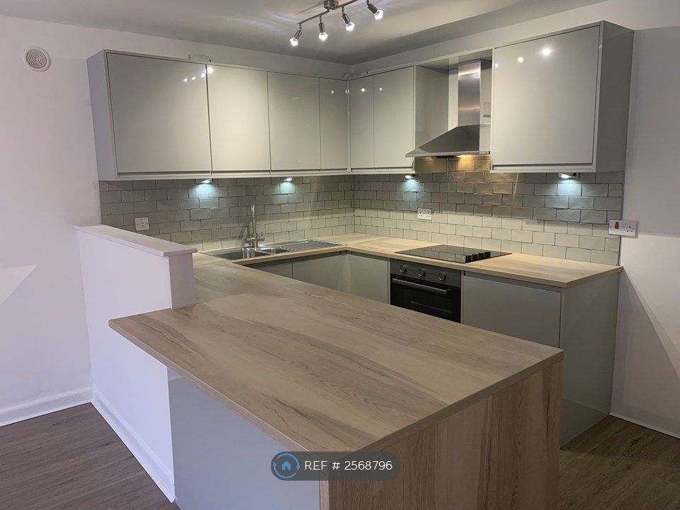 Property photo 1 of 20 Living Area 6m x 4m