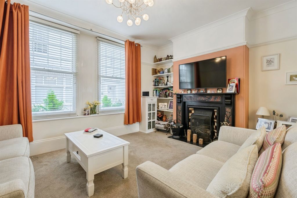 Property photo 3 of 24