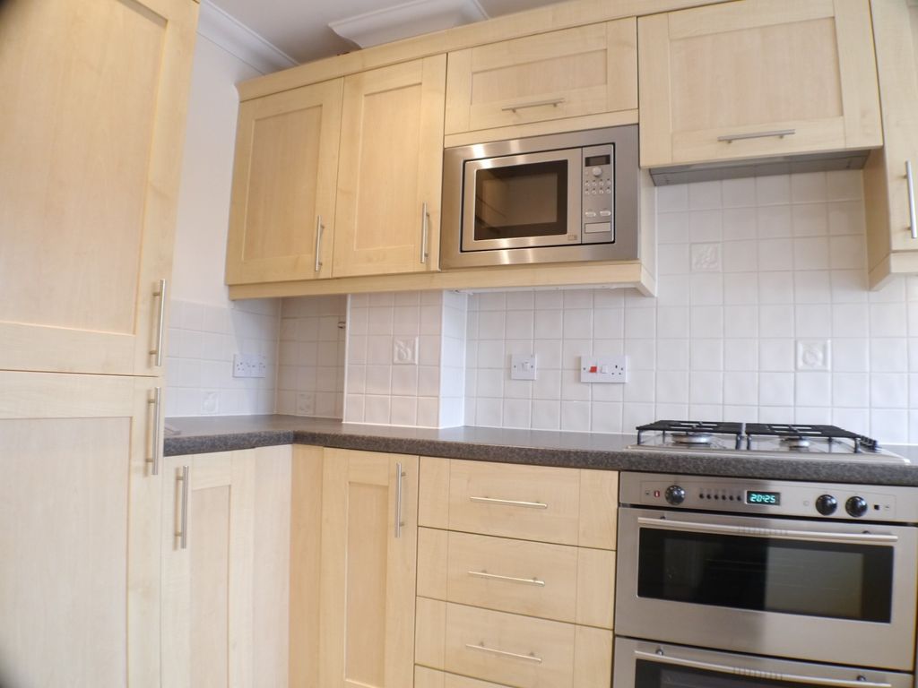 Property photo 3 of 9 Kitchen