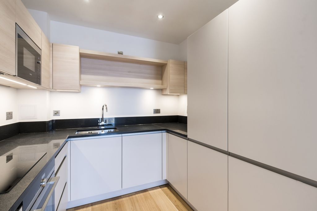 Property photo 3 of 10 4