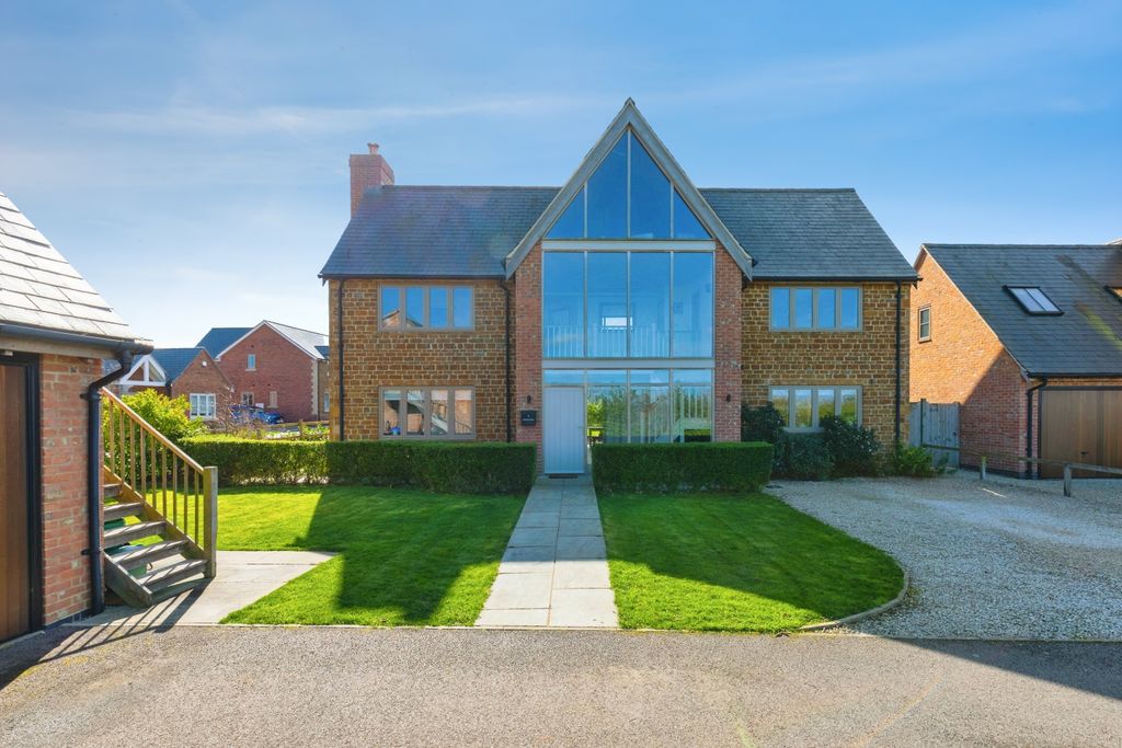 Property photo 2 of 45 Front