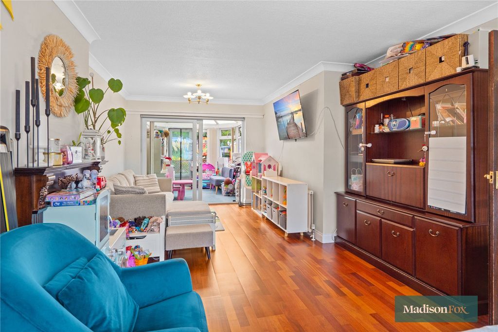 Property photo 3 of 21 Picture No. 02