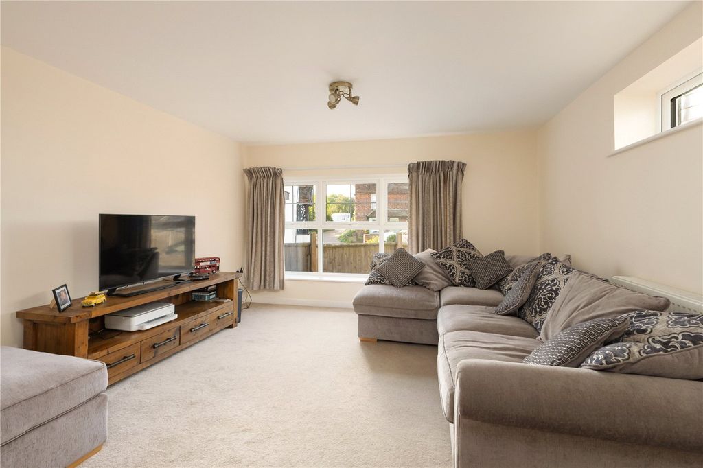 Property photo 2 of 20 Picture No. 31