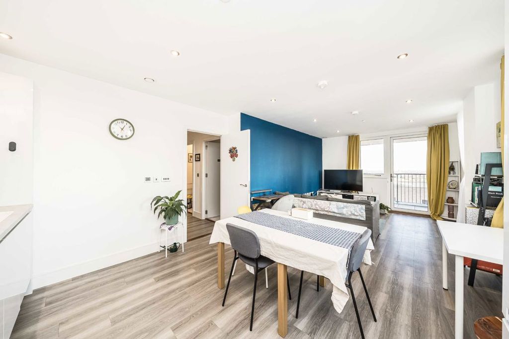 Property photo 3 of 7