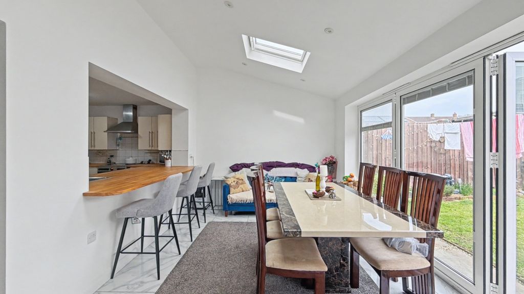 Property photo 3 of 15 4874652