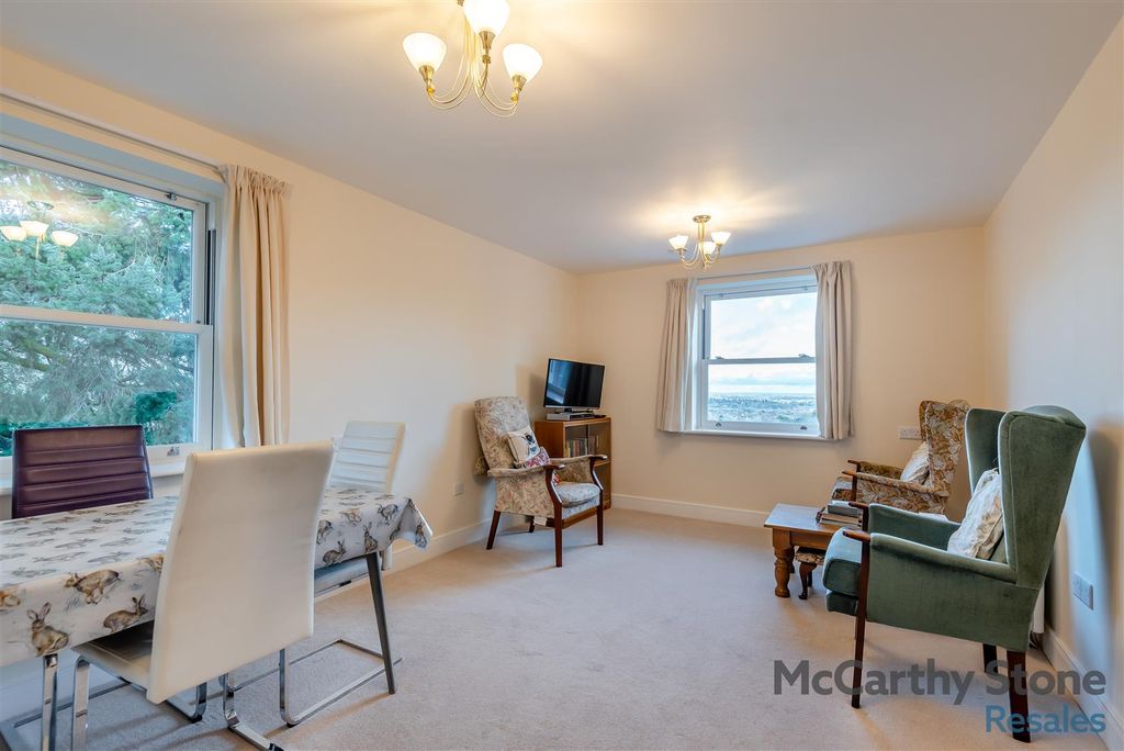 Property photo 3 of 14 8631718-Interior06.Jpg