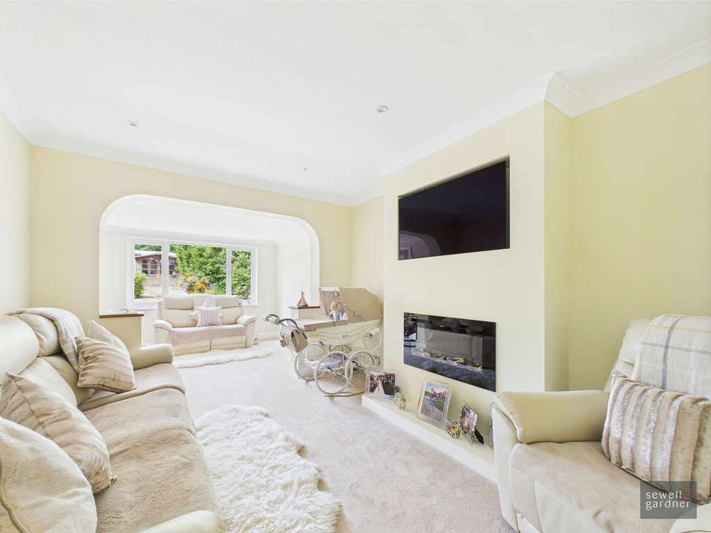 Property photo 2 of 16