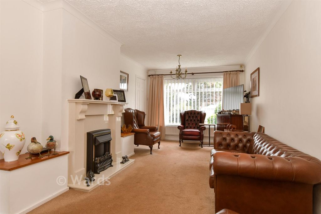 Property photo 1 of 16 Lounge