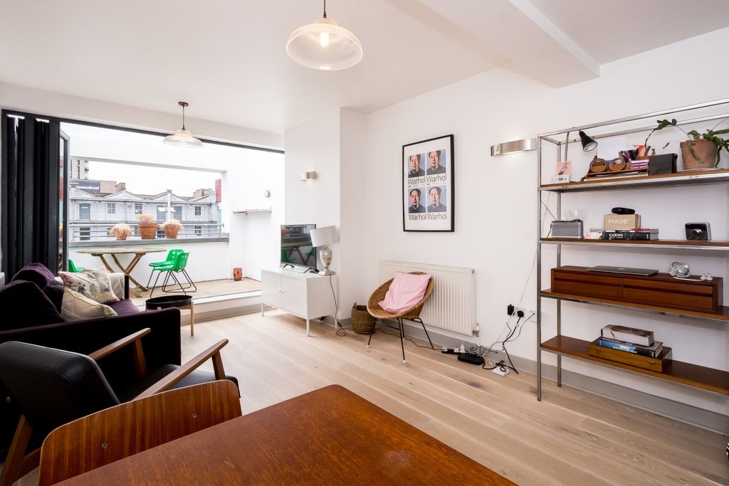 Property photo 1 of 11 Gillett Place