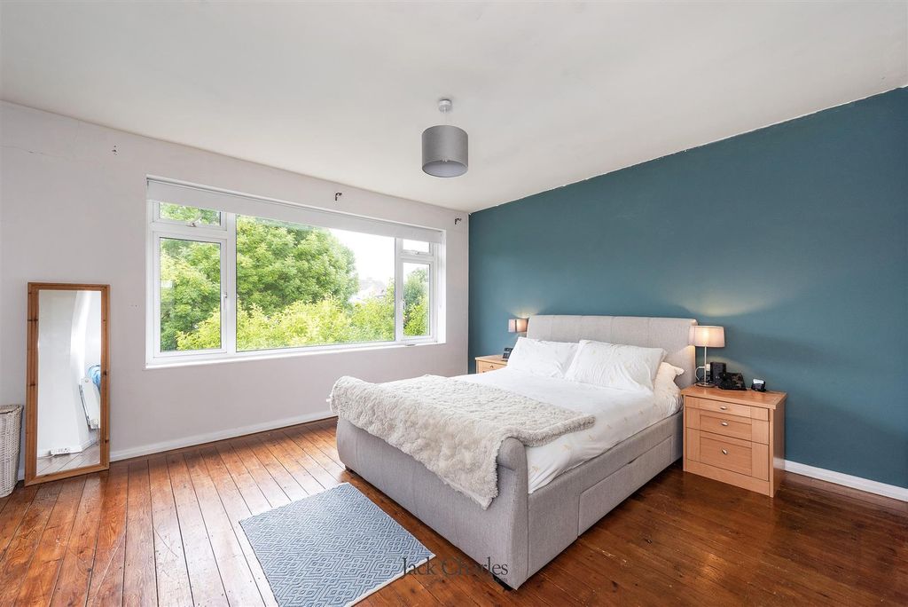 Property photo 2 of 15 58 Dernier Rd, Tn10 3Ew 010.Jpg