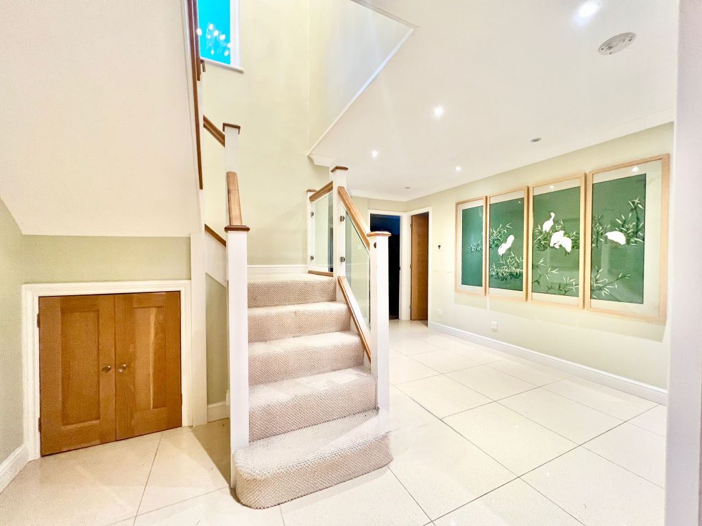 Property photo 2 of 33