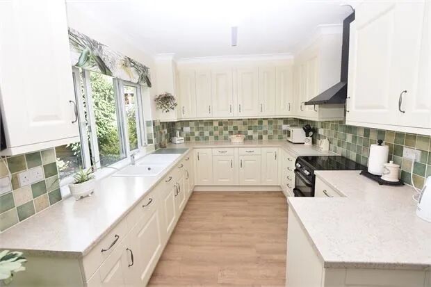 Property photo 3 of 17 Picture 3