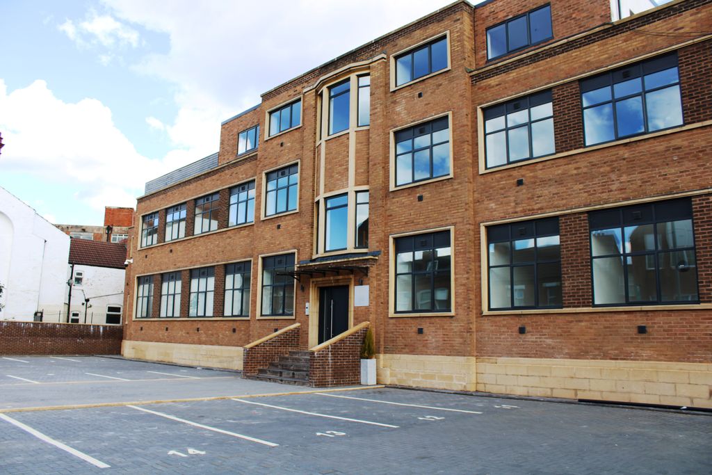 Property photo 1 of 9