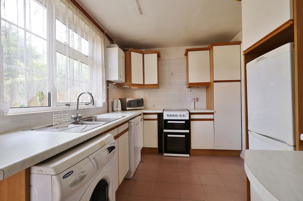 Property photo 3 of 32