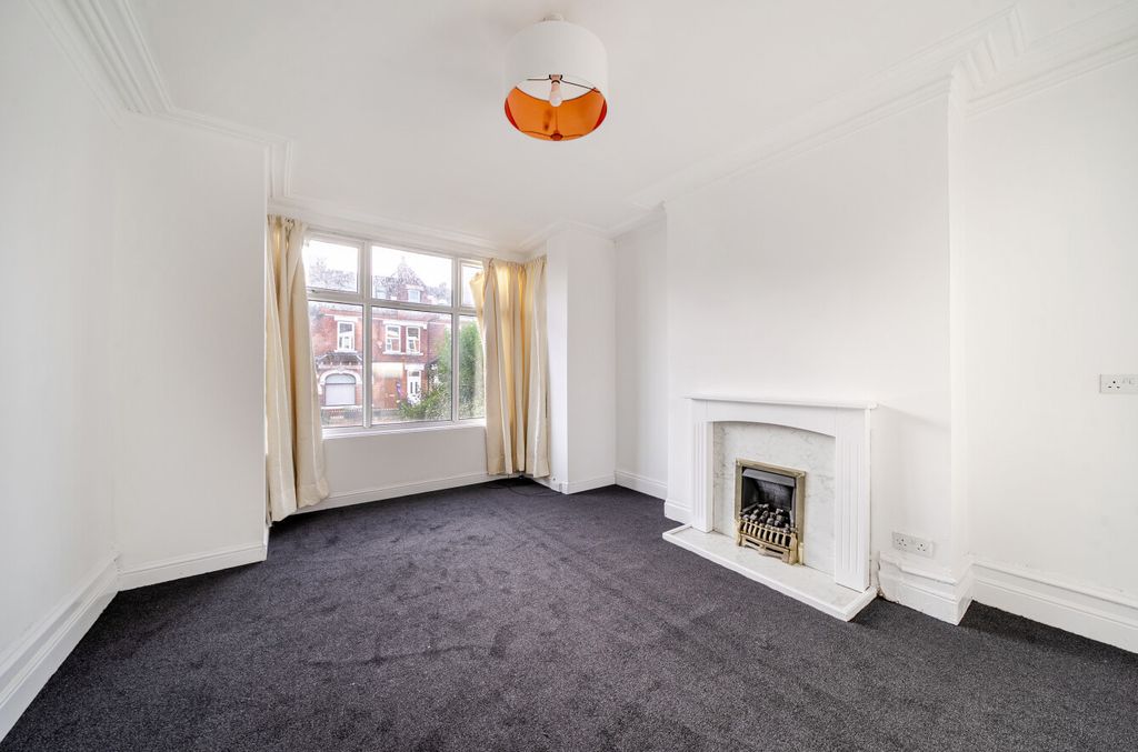 Property photo 2 of 20 Lounge