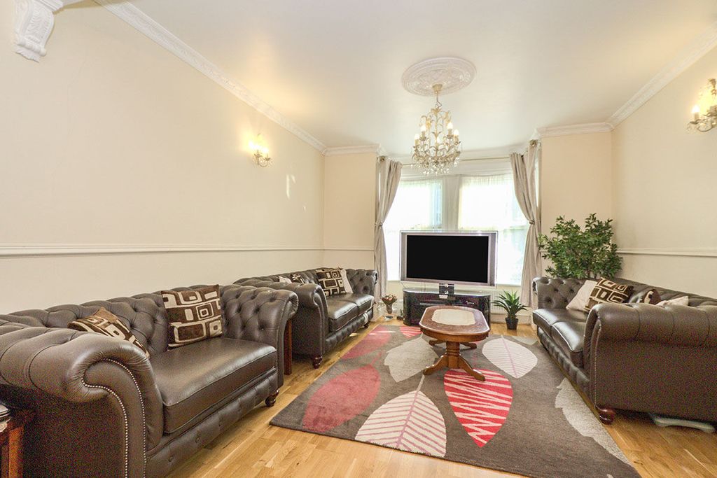 Property photo 2 of 12