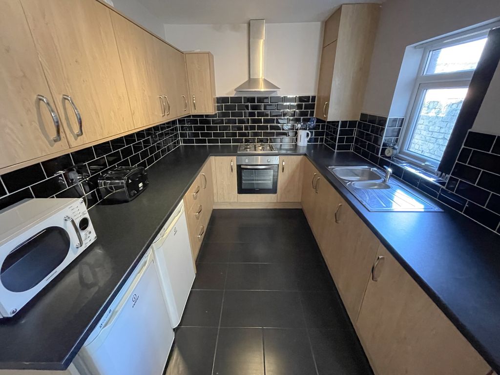 Property photo 3 of 5 18Birstallrd3