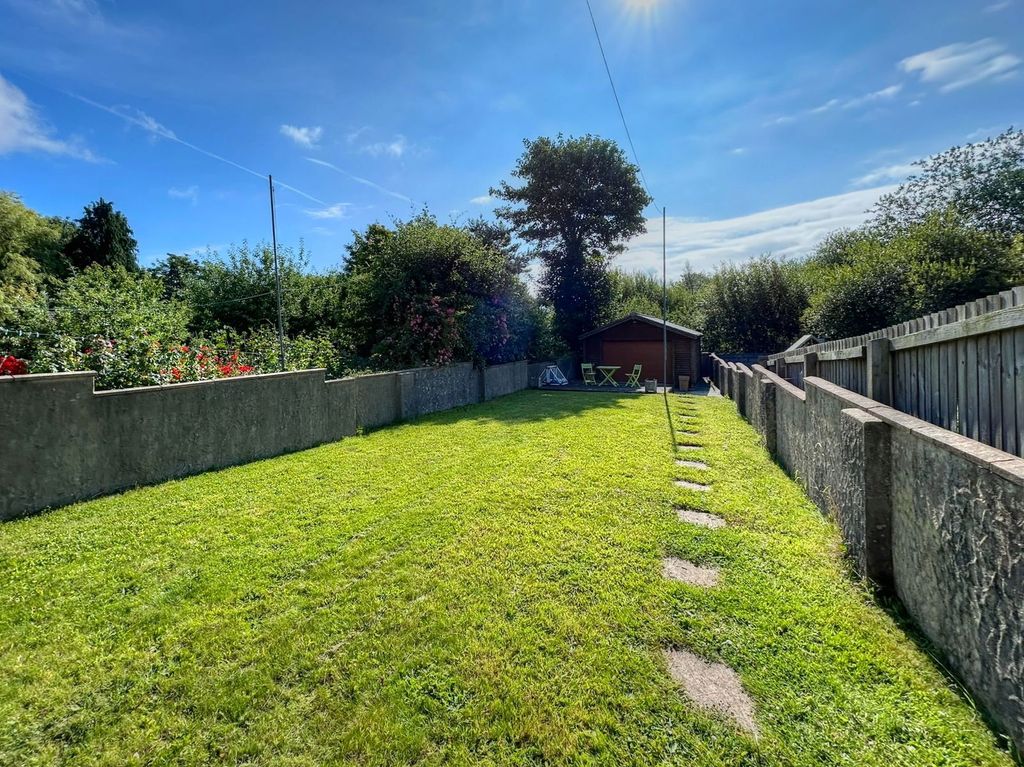 Property photo 2 of 39