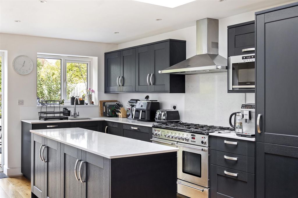 Property photo 3 of 17 Goldsmith Road, 77-016.Jpg