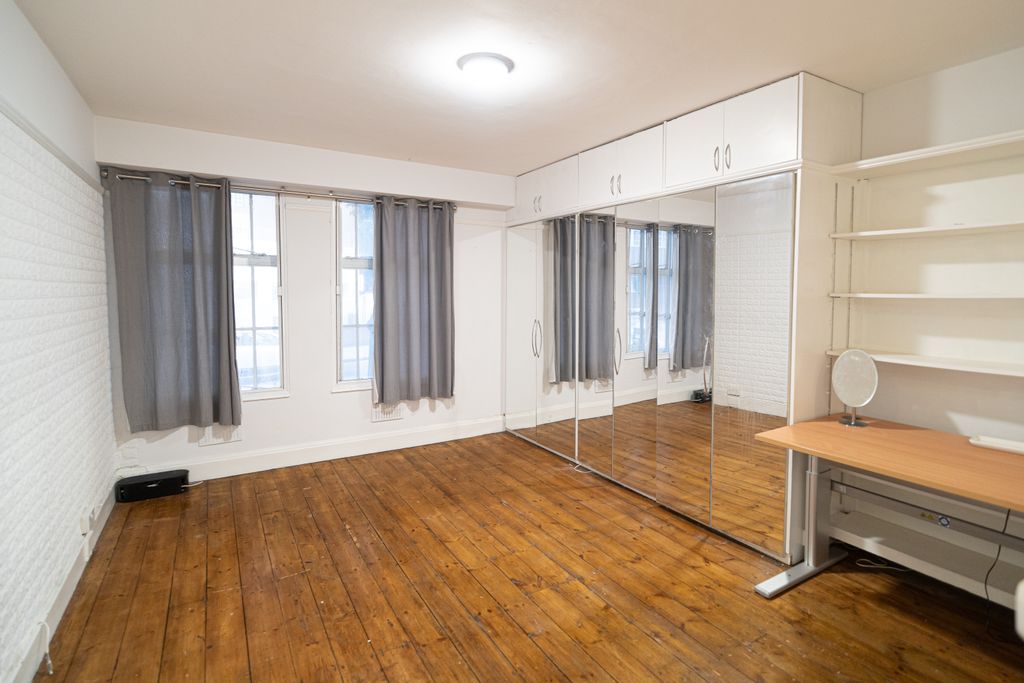 Property photo 1 of 5