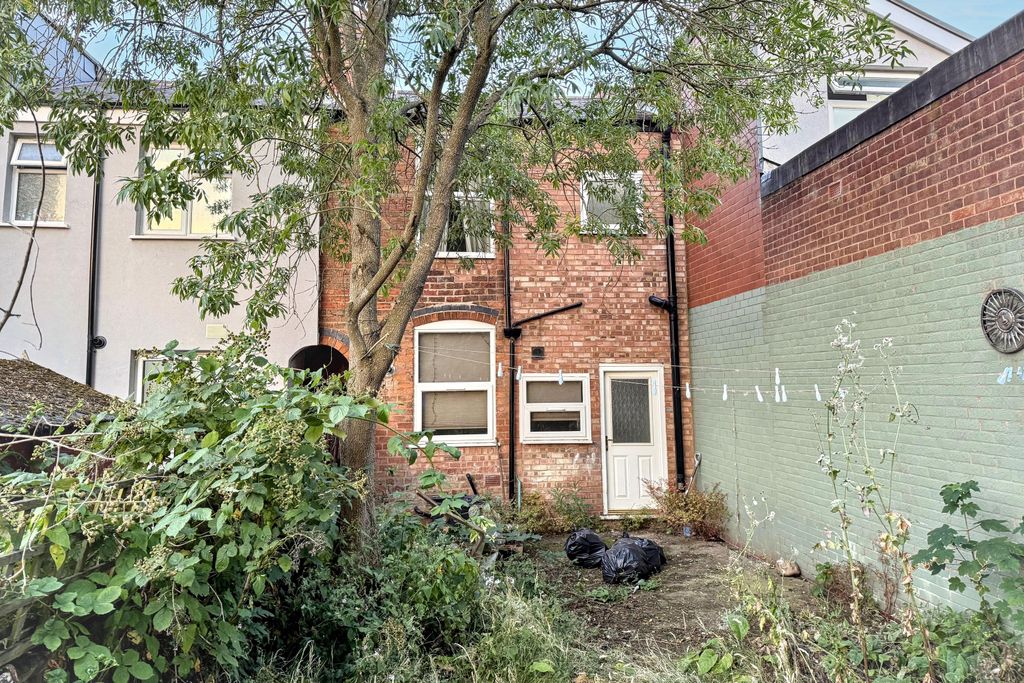 Property photo 2 of 4 8 Pembroke Road, Birmingham, West Midlands, B12 8Qg
