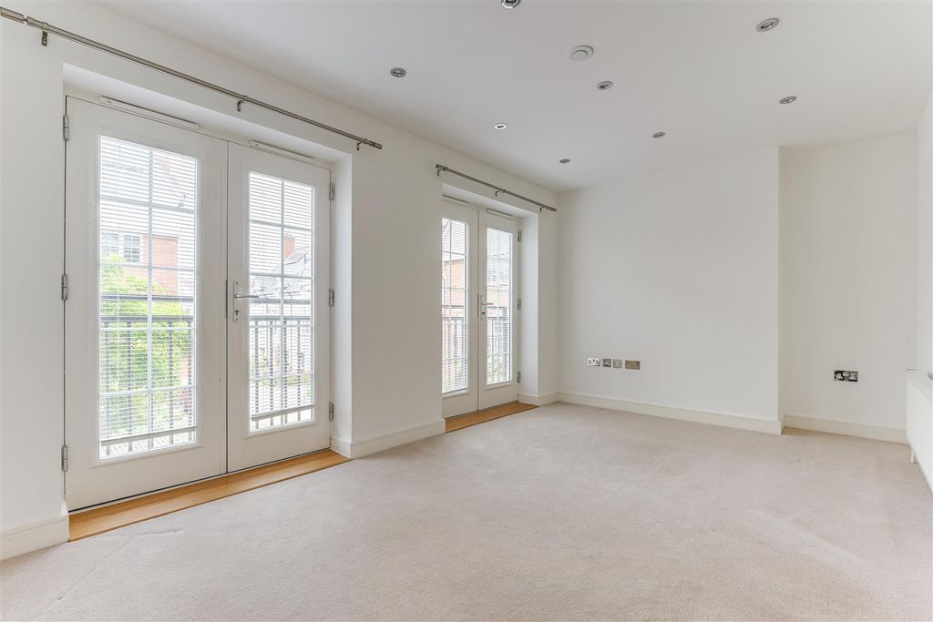 Property photo 3 of 14 Reception Room.Jpg