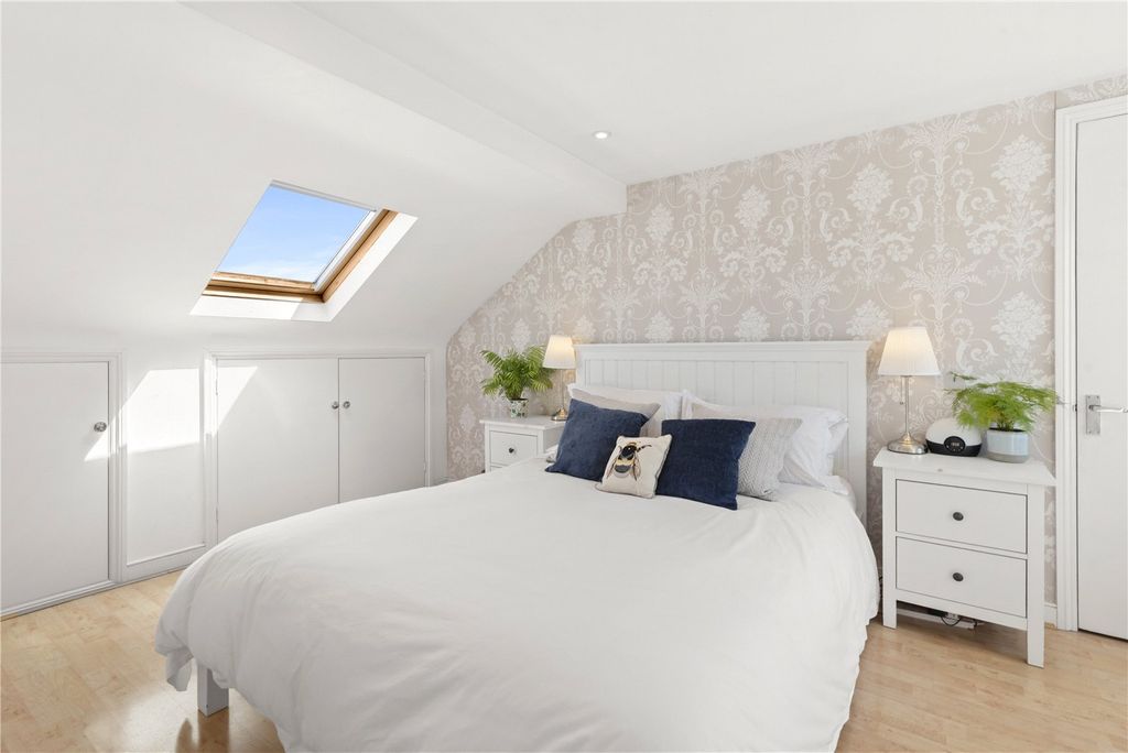 Property photo 3 of 10 Principal Bedroom