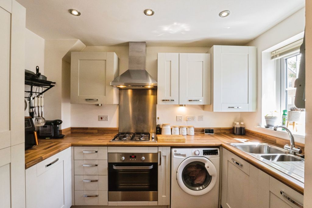 Property photo 1 of 20 Kitchen