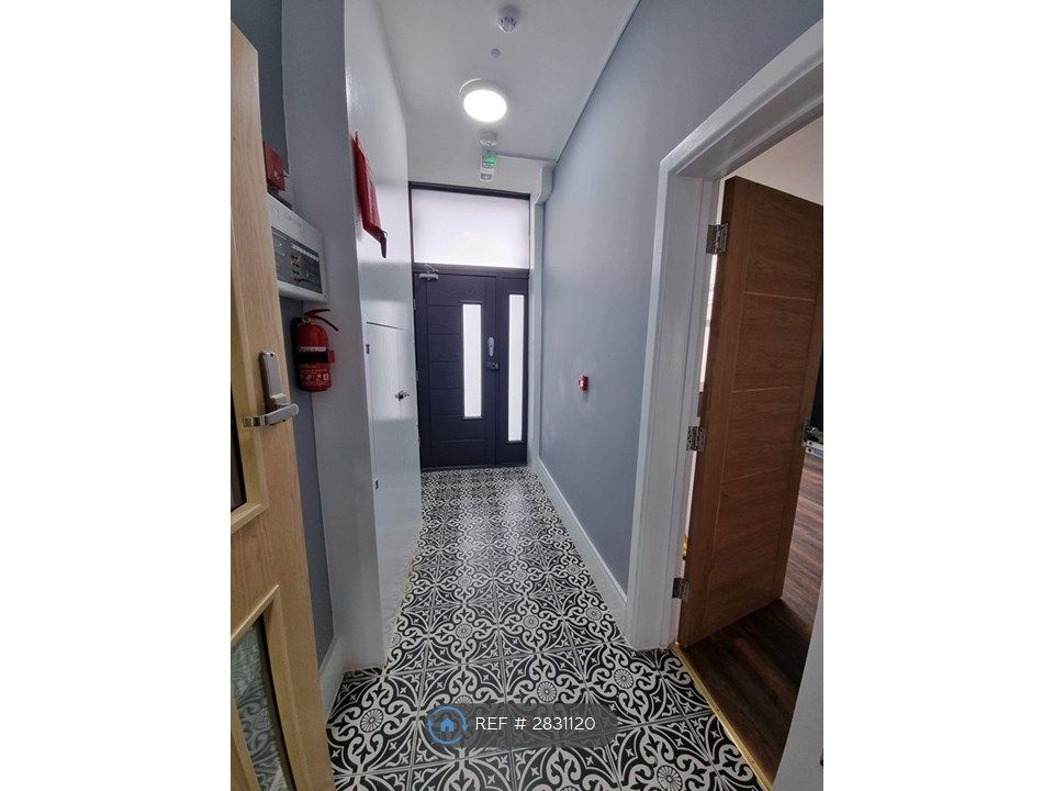 Property photo 2 of 11 Entrance Lobby